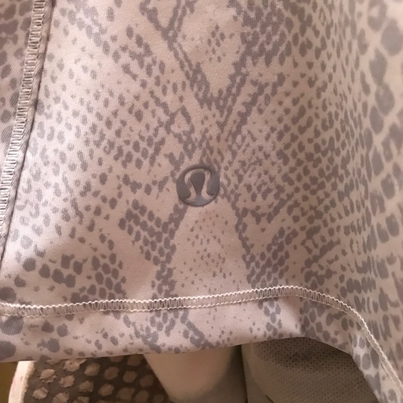 ๐ซSOLD๐ซ๐๐lululemon tops ๐๐ - Picture 3 of 7